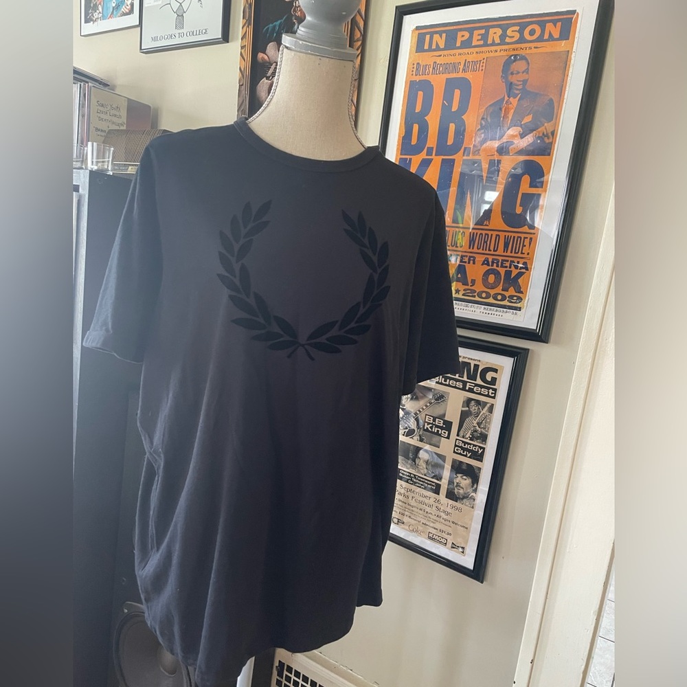 Mens Fred Perry black laurel leaf tshirt